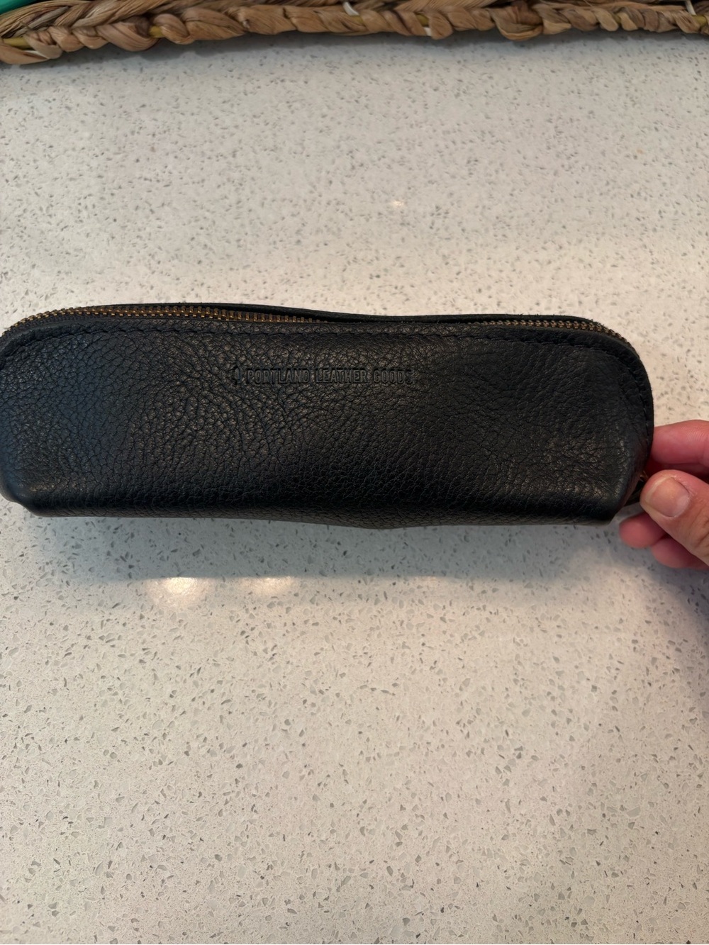 Portland Leather | Large Aspen + sidekick zip pouch | Black - Picture 15 of 17